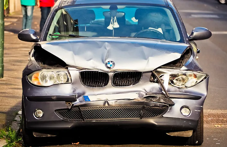 Düsseldorf’ta korkunç trafik kazası: 2 kişi hayatını kaybetti