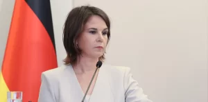 Baerbock, İran’da Mahsa Emini’nin “başörtüsü kurallarına uymadığı” gerekçesiyle gözaltına alındıktan
