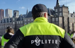 Hollanda Parlamentosu bir süreliğine, bomba tehdidi nedeniyle boşaltıldı.
