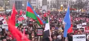 Almanya’nın başkenti Berlin’de, Halep için dayanışma mitingi düzenlendi.