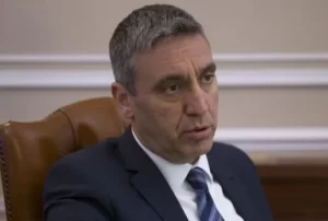Türkiye’nin Atina Büyükelçisi Burak Özügergin Müftüleri aradı, Azınlığın durumunu sordu.