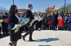 Başbakan Albin Kurti, Cumhurbaşkanı adayı Vjosa Osmani ile birlikte Büyük