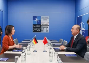 Dışişleri Bakanı Mevlüt Çavuşoğlu, NATO Dışişleri Bakanları Toplantısı çerçevesinde İngiliz,