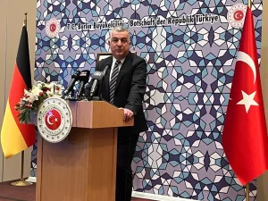 Türkiye Cumhuriyeti Berlin Büyükelçisi Ahmet Başar Şen ve Büyükelçilik İletişim