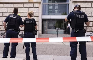 Almanya'da Federal Mecliste (Bundestag) görevli birçok polisin aşırı sağcı söylemlerde