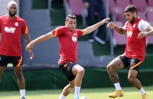 Olympiakos ile oynanacak özel maç için Atina'ya giden sarı-kırmızılılar, mevcut