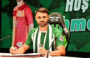 Konyaspor'da forma giyen milli futbolcu Ahmet Yılmaz Çalık, Ankara-Niğde otoyolunda