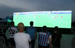 Kapıkule Sınır Kapısı'ndan çıkış yapmak için gümrük sahası yanındaki park