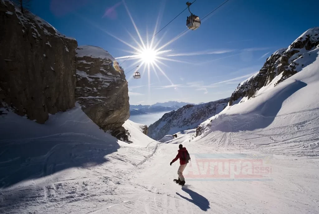 Crans Montana'da çığ düşmesi sonucu çok sayıda kişi kar altında kaldı