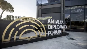 Antalya'da, Karadeniz Ekonomik İşbirliği Örgütü Genel Sekreteri Lazar Comanescu ile
