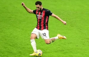 Karşılaşmaya ilk 11'de başlayan milli futbolcu Hakan Çalhanoğlu, 72. dakikada