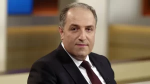 Yeneroğlu: “Mavi Kart sahipleri de tercüman olarak çalışabilecek.”   AK