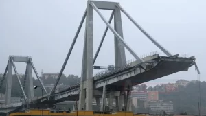 Cenova'da geçen yıl çöken Morandi Köprüsü'nün yıllarca bakımsız kaldığı uzman