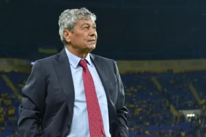 Türkiye A Milli Takım Teknik Direktörü Mircea Lucescu ve futbolculardan
