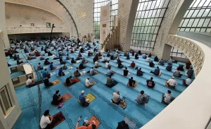 Koronavirüs salgını ile mücadele kapsamında ibadete bir süre ara verilen