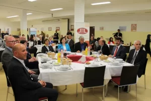 Almanya'nın en büyük camiisi olan Duisburg DİTİB Merkez Camii geleneksel
