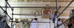 Dolmabahçe Sarayı'nda devam eden restorasyon çalışmaları sırasında, duvar sıvasının altından