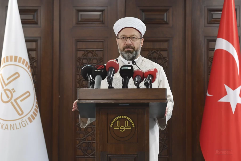 Diyanet İşleri Başkanı Prof. Dr. Erbaş’tan dünyaya İslamofobi çağrısı