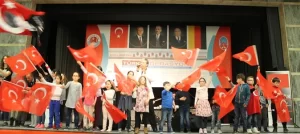 Almanya Türk Federasyon KRV 2. Bölge’nin düzenlediği ‘Bayrak Şöleni‘ Duisburg-Homberg-Glückkaufhalle’de