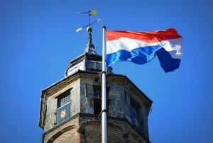 Hollanda'da bir mahkeme, Müslümanları sosyal medyadan tehdit ettiği gerekçesiyle bir