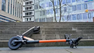 Almanya'da giderek yaygınlaşan E-Scooter araçları ile ilgili ilk kaza istatistiği