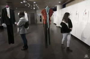 Yunanistan'ın başkenti Atina'da, "O artık yok" isimli sergi aracılığıyla, kadına