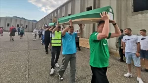 
Bosna Hersek'in doğusundaki Srebrenitsa'da, Temmuz 1995'teki soykırımda öldürülen 50 kurbanın