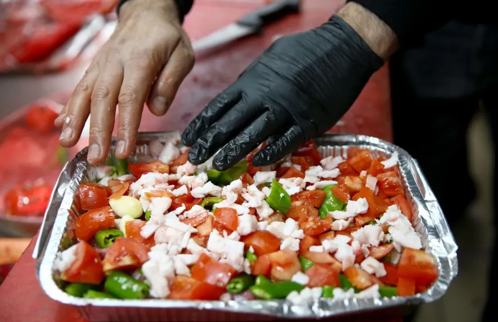 Kayseri'de iftar ana yemeği: 'Fırın ağzı'