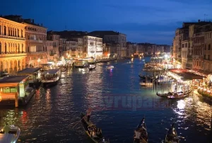 İtalya'nın turistik kentlerinden Venedik'te Temmuz 2020'den itibaren kenti ziyaret etmek
