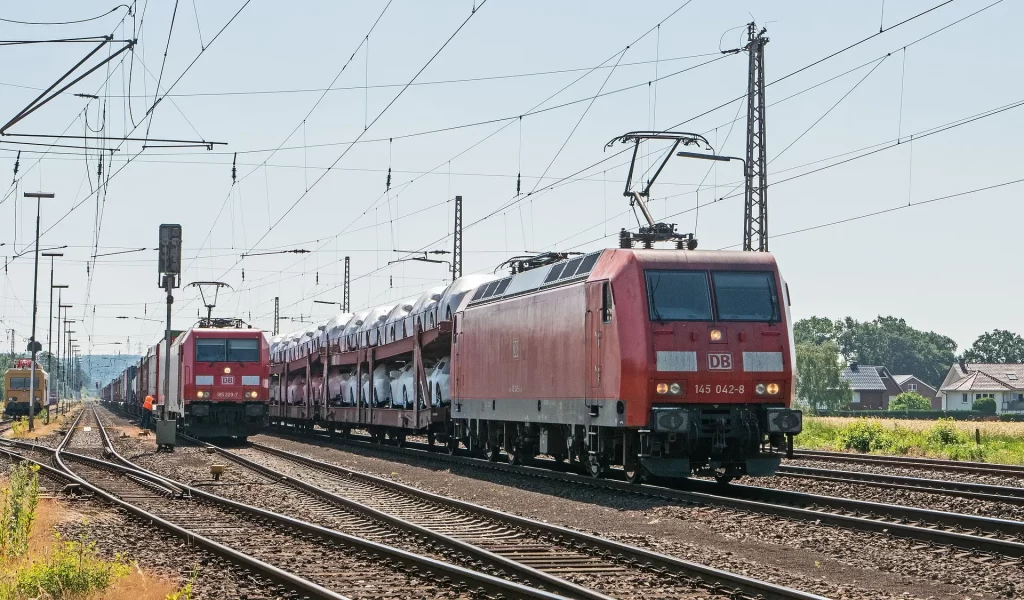 İki yük treni çarpıştı