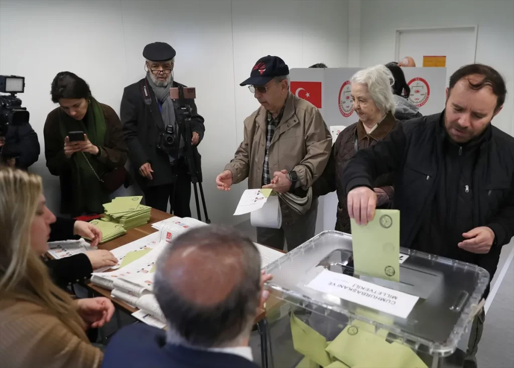 Almanya'da Türkiye'deki Cumhurbaşkanı ve Milletvekili Seçimleri için oy verme işlemi başladı