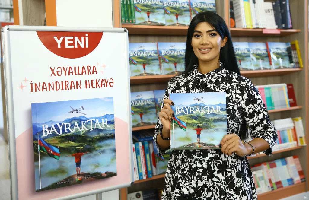 Selçuk Bayraktar'ın hayatı Azerbaycanlı çocuklar için kitaplaştırıldı