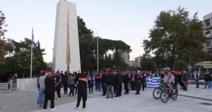 Yunanlı ve Ermeniler birlikte Türkiye’nin Gümülcine Başkonsolosluğu’na bir protesto yürüyüşü