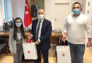 Almanya’nın Essen kentinde düzenlenen ‘Almanca Okuma Yarışması’nda Cemre Salman birinci