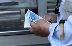 Emekli maaşlarına zam geliyor, asgari ücret artırılıyor.
