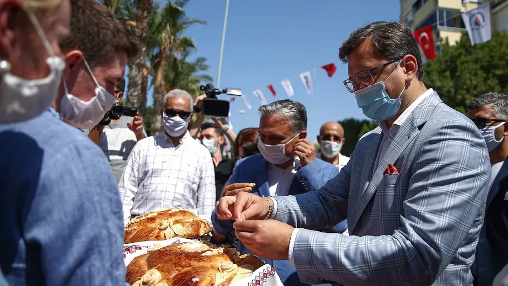 "Ukraynalıların Türkiye'ye ve Antalya'ya gelmeleri için engel yok"