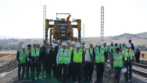 Yozgat'ta gezi ve incelemelerini sürdüren Cumhurbaşkanı Yardımcısı Fuat Oktay, Ankara-Sivas