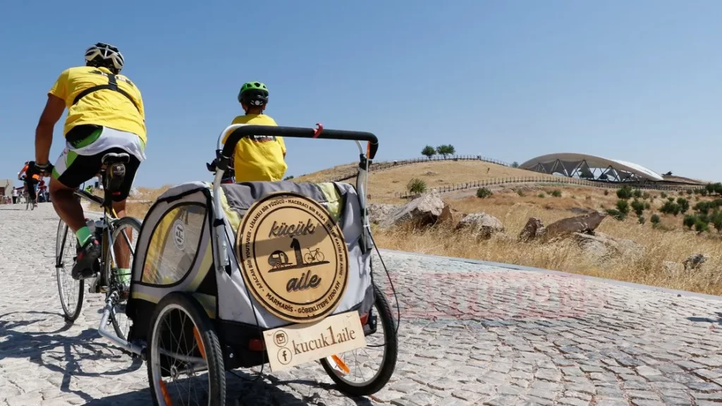 'Küçük 1 aile' Göbeklitepe'ye pedal çevirdi