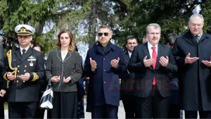 Bükreş   Cumhurbaşkanı Yardımcısı Fuat Oktay, Romanya'da Bükreş Türk Şehitliği'ni