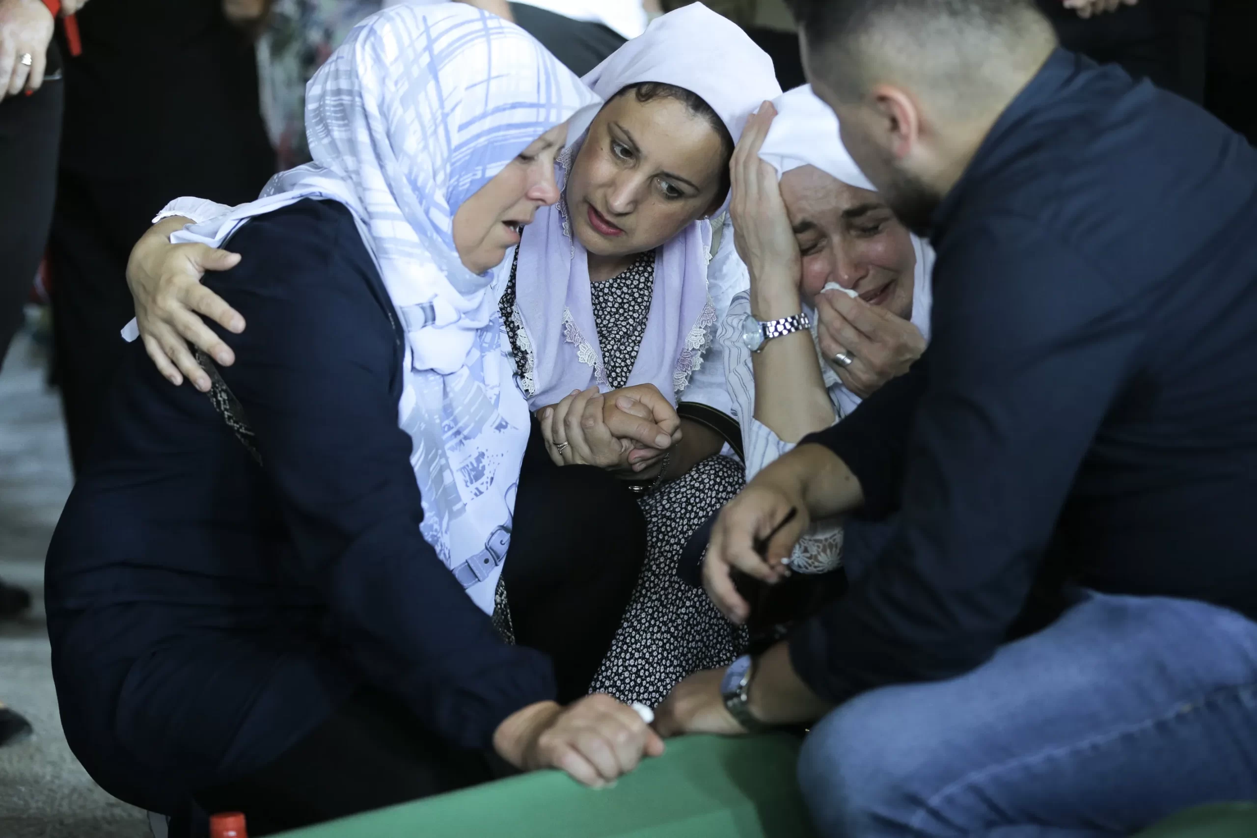 Bosna Hersek'in doğusundaki Srebrenitsa'da 1995'te yaşanan soykırımın yıl dönümü olan