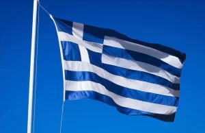 Virüs vakalarının artışta olduğu Yunanistan'da, yarından itibaren önlemlerin kısmen gevşetileceği