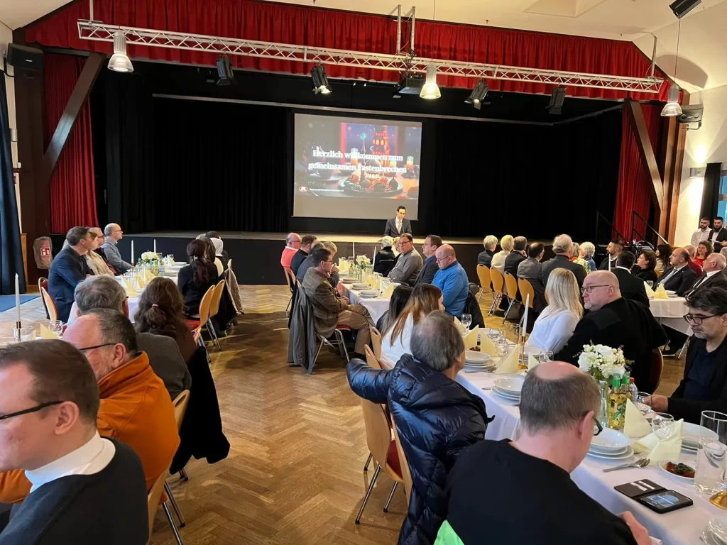 Bergneustadt DİTİB Camii’nin iftar yemeğine yoğun ilgi oldu