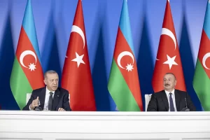 Azerbaycan Cumhurbaşkanı İlham Aliyev, "Türkiye dev projeler gerçekleştiriyor. Bölgede söz