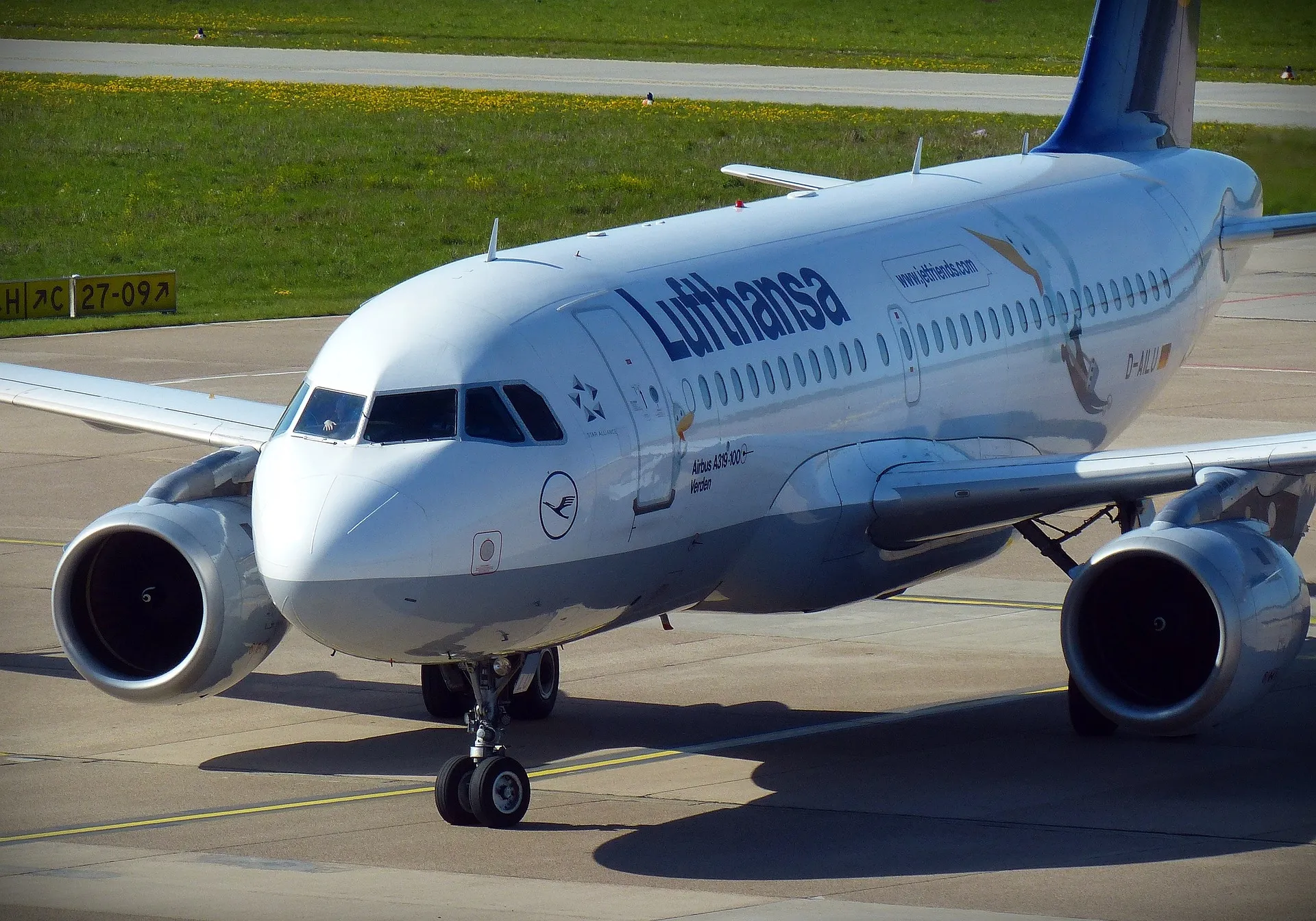 Alman hava yolu şirketi Lufthansa Grubu, Almanya'da havalimanlarında yazın personel