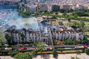  İtfaiye ekipleri soğutma çalışmaları yapıyor