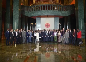 Türkiye mezunları dernekleri kurumsallaşıyor, Türkiye’de üniversite eğitimini tamamlayarak ülkelerinde çeşitli