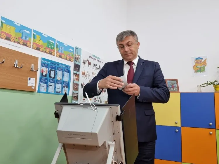 galeri T025FqmovTypbAN Is g