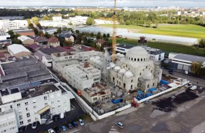 Strazburg'da inşaatı süren Eyüp Sultan Camisi'ne saldırı tehditleri savuran bir