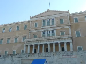   Merkez sağ Yeni Demokrasi Partisi sandık çıkış anketlerine göre