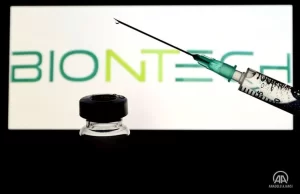 Pfizer, Omicron varyantı nedeniyle 4. doz aşının erkene alınabileceğini açıkladı.